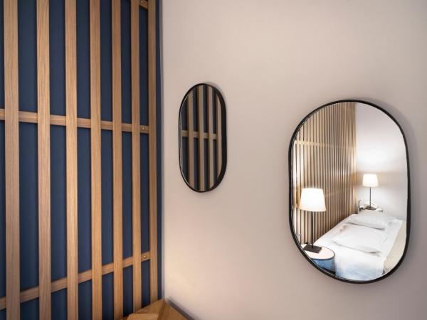 Marina Alimos Hotel Apartments : photo 8 de la chambre appartement 1 chambre premium - vue latérale sur mer