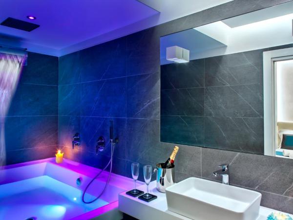 Carten : photo 3 de la chambre chambre lit queen-size dépendance avec baignoire spa