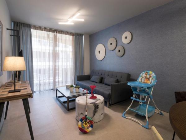 Marina Alimos Hotel Apartments : photo 8 de la chambre appartement 2 chambres premium - vue latérale sur mer