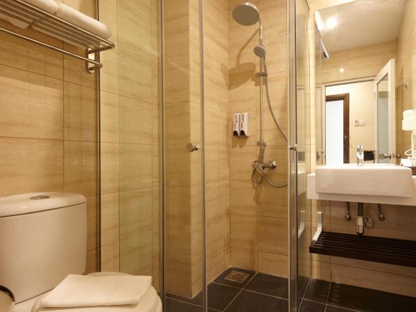 Hotel Six Seasons @ Mid Valley : photo 4 de la chambre chambre supérieure lit queen-size