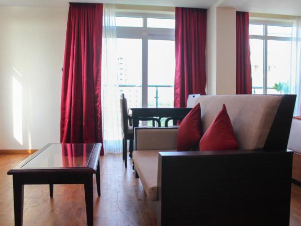 JVK Park Hotel : photo 2 de la chambre chambre lit king-size - vue sur lac