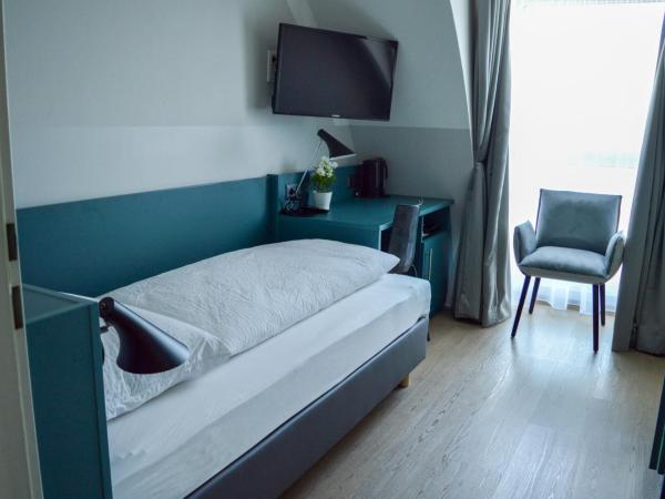 Pension Elisabeth - Rooms & Apartments : photo 2 de la chambre chambre simple avec salle de bains privative