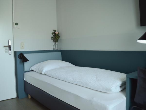 Pension Elisabeth - Rooms & Apartments : photo 4 de la chambre chambre simple avec salle de bains privative