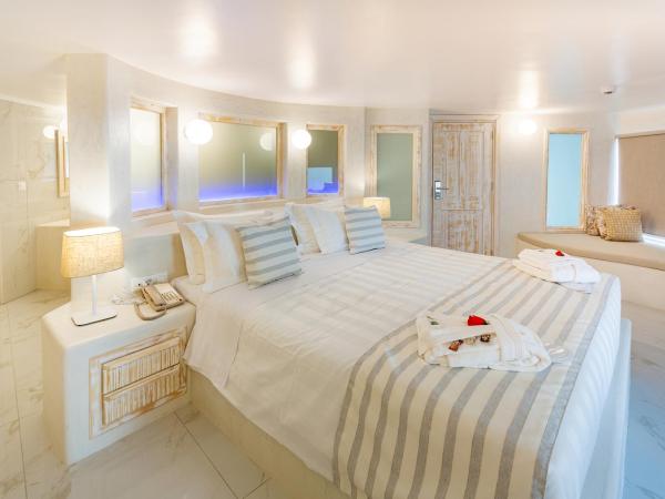 Rhodos Horizon City-Adults Only : photo 2 de la chambre suite