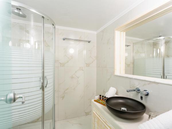 Rhodos Horizon City-Adults Only : photo 3 de la chambre suite junior avec balcon