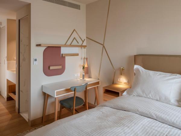 Coco-mat Athens BC : photo 1 de la chambre chambre double - vue sur musée