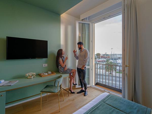 Hotel Aristeo : photo 6 de la chambre suite junior avec balcon - vue sur mer
