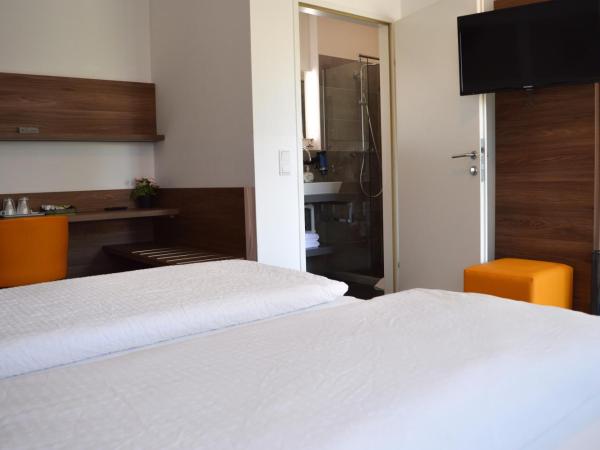 Pension Elisabeth - Rooms & Apartments : photo 4 de la chambre chambre lits jumeaux - annexe