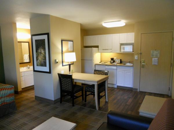 Extended Stay America Suites - Orlando - Lake Buena Vista : photo 10 de la chambre studio lit king-size deluxe – non-fumeurs