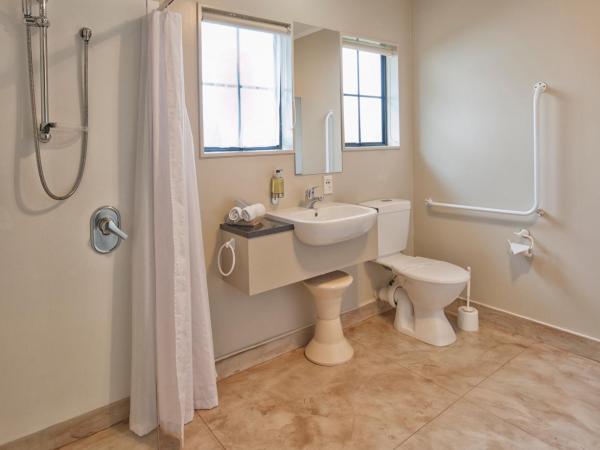 Sport Of Kings Motel : photo 3 de la chambre studio avec lit king-size ou lits jumeaux