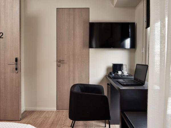 Urban Frame Plaka : photo 3 de la chambre chambre double premium avec balcon privé - vue sur ville