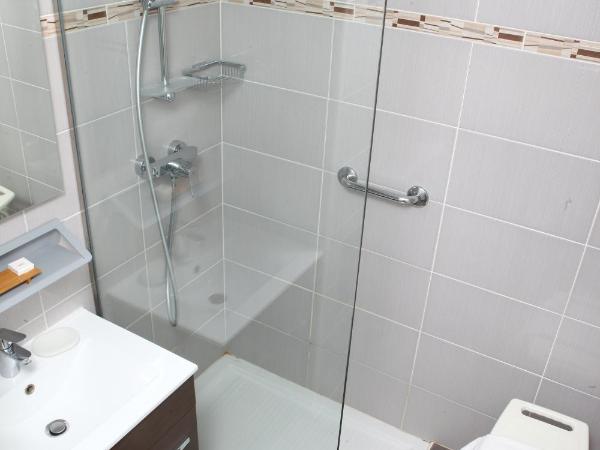 LES TERRASSES DE BORDA*** : photo 3 de la chambre appartement avec balcon