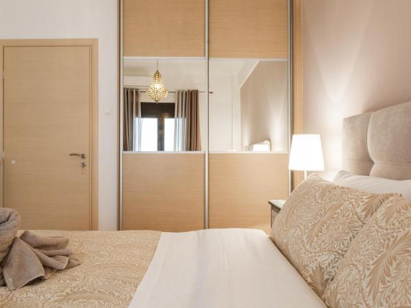 Nicholas Point Apartments and Rooms : photo 4 de la chambre appartement avec balcon