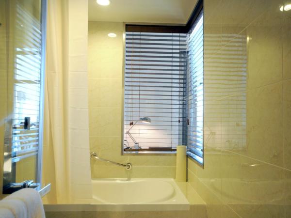 Gubei Garden Hotel Shanghai Hongqiao : photo 5 de la chambre chambre lit king-size - vue sur jardin