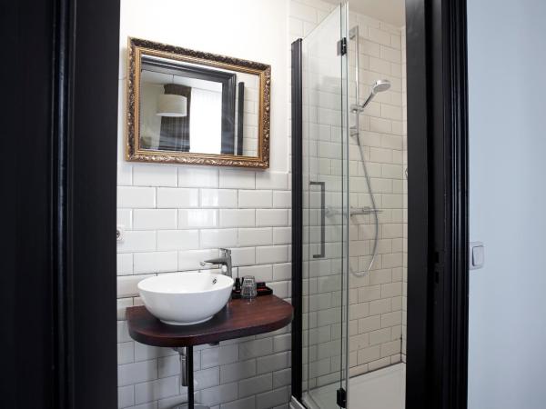 Hotel Les Charmes : photo 3 de la chambre chambre double standard avec douche