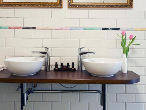 Hotel Les Charmes : photo 3 de la chambre suite