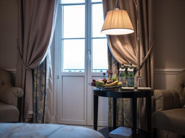 Grand Hotel du Lac - Relais & Châteaux : photo 3 de la chambre chambre deluxe - vue sur lac
