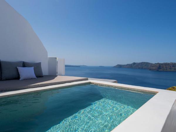 Echoes Luxury Suites : photo 8 de la chambre suite majestic avec petite piscine extérieure chauffée privée - vue sur caldeira