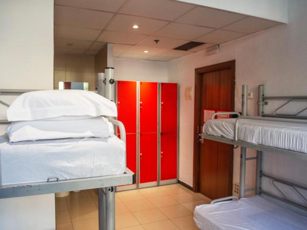 Safestay Barcelona Passeig de Gràcia : photo 3 de la chambre lit dans dortoir mixte de 8 lits avec salle de bains privative