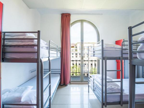 Safestay Barcelona Passeig de Gràcia : photo 3 de la chambre lit dans dortoir mixte de 12 lits avec salle de bains privative