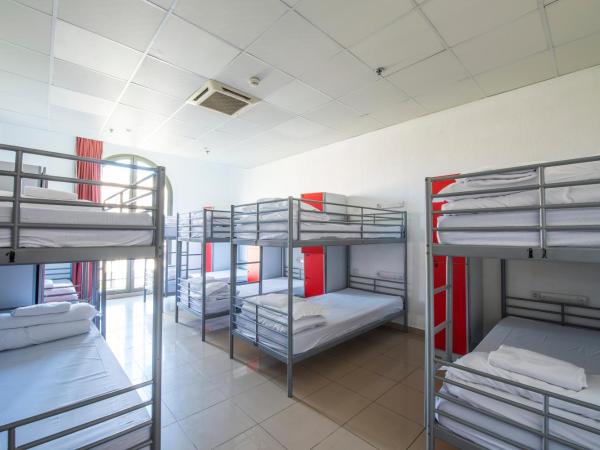 Safestay Barcelona Passeig de Gràcia : photo 9 de la chambre lit dans dortoir mixte de 12 lits avec salle de bains privative