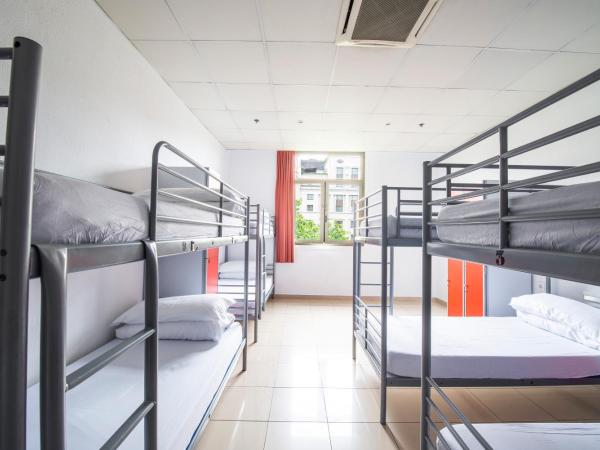 Safestay Barcelona Passeig de Gràcia : photo 1 de la chambre lit dans dortoir mixte de 8 lits avec salle de bains privative