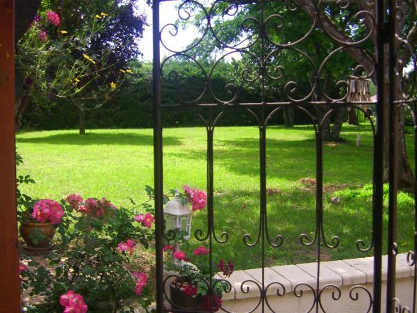 Côté Sud : photo 2 de la chambre chambre double - vue sur jardin