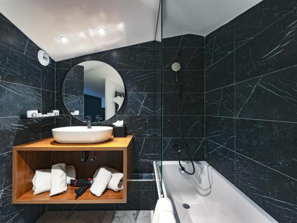 Fahrenheit Seven Courchevel : photo 3 de la chambre chambre familiale - vue sur piste de ski