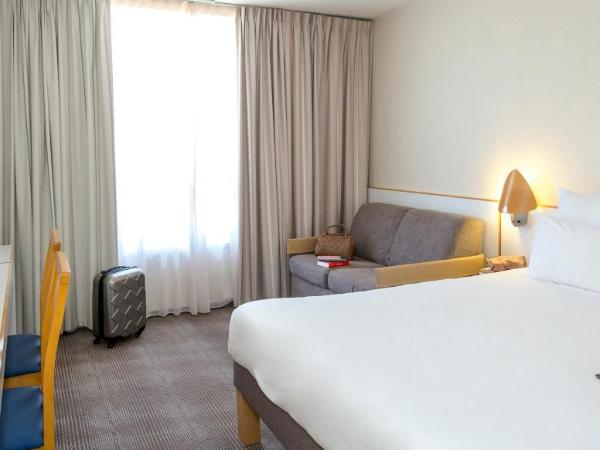 Novotel Perpignan Nord Rivesaltes : photo 6 de la chambre chambre double standard avec canapé