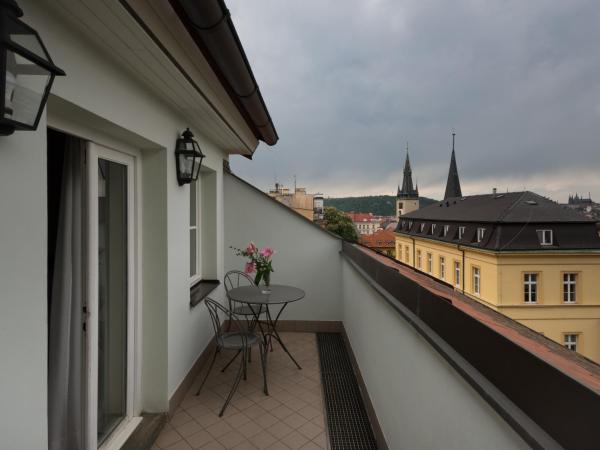 Residence Jecna : photo 3 de la chambre suite avec vue sur le château