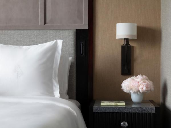 Four Seasons Hotel One Dalton Street, Boston : photo 3 de la chambre chambre premier avec 2 lits queen-size