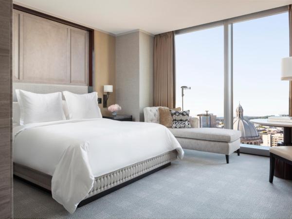 Four Seasons Hotel One Dalton Street, Boston : photo 1 de la chambre chambre lit king-size deluxe - vue sur ville