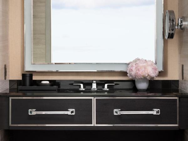 Four Seasons Hotel One Dalton Street, Boston : photo 1 de la chambre chambre lit king-size supérieure