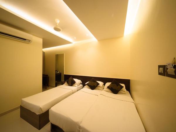 Hotel Shivam : photo 8 de la chambre triple bed non ac room