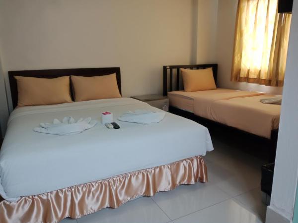 Baanpak Sam Anong : photo 8 de la chambre chambre triple avec salle de bains privative séparée