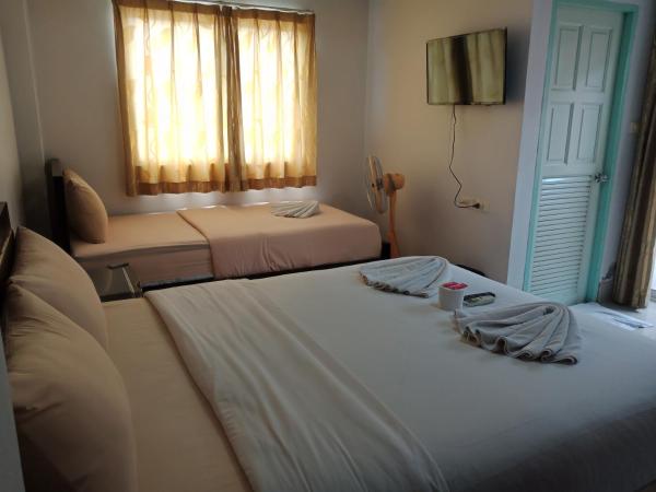 Baanpak Sam Anong : photo 7 de la chambre chambre triple avec salle de bains privative séparée