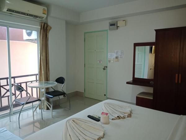 Baanpak Sam Anong : photo 4 de la chambre chambre triple avec salle de bains privative séparée