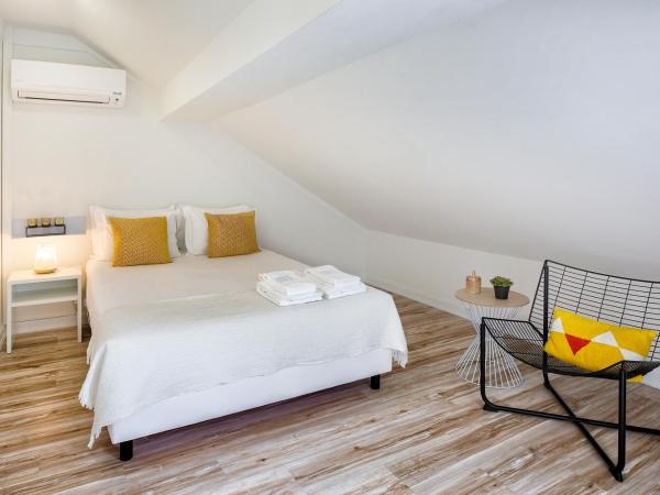 JR Studios & Suites I Rius I : photo 3 de la chambre chambre double - mansardée