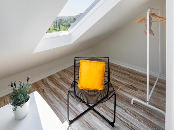 JR Studios & Suites I Rius I : photo 5 de la chambre chambre double - mansardée