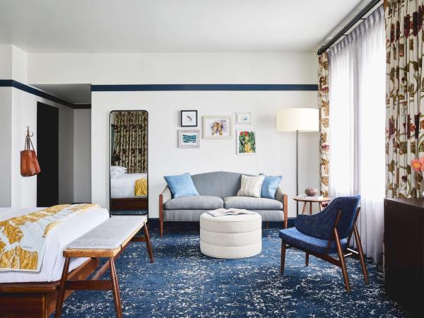 Hotel Revival Baltimore : photo 2 de la chambre suite junior avec 2 lits doubles 