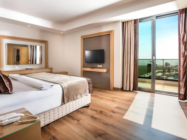 Korumar Ephesus Beach & Spa Resort - Ultra All Inclusive : photo 1 de la chambre suite - vue sur mer