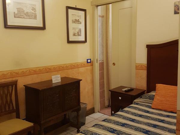 Nuovo Hotel Sangiuliano : photo 2 de la chambre chambre simple avec balcon