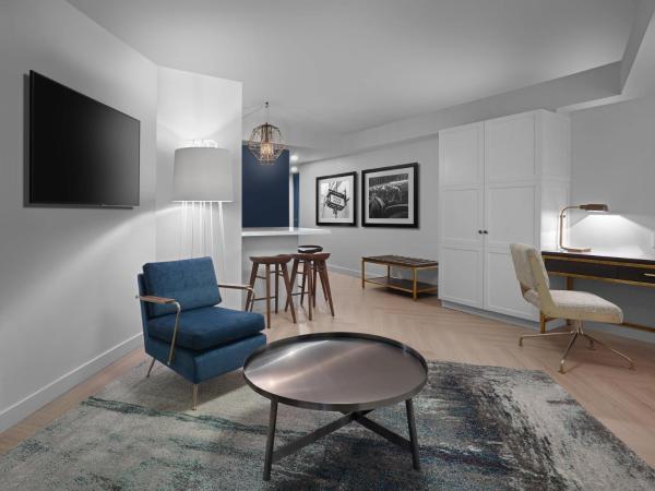 Pantages Hotel Toronto Centre : photo 4 de la chambre suite lit queen-size deluxe