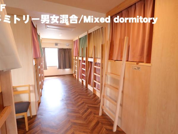 RED HELMET House & Sports Bar Hiroshima : photo 1 de la chambre lit dans un dortoir mixte de 20 lits