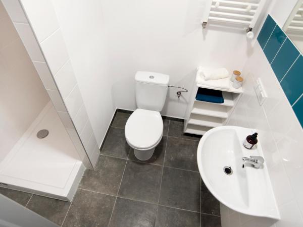 Apart Hostel : photo 2 de la chambre chambre quadruple avec salle de bains privative