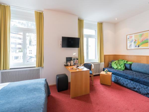 Hotel Schweizerhof St. Moritz : photo 5 de la chambre chambre double - vue sur village