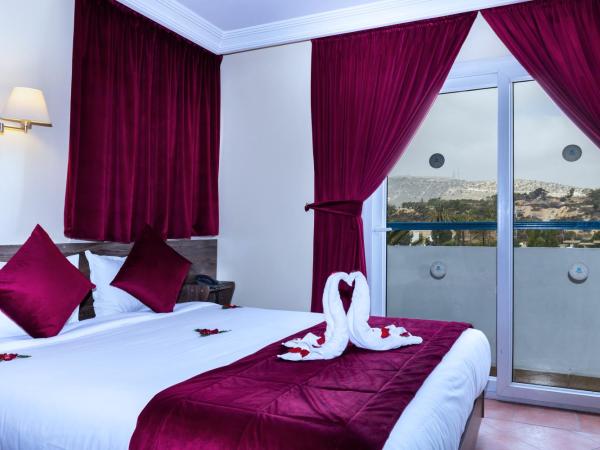 Hotel Tildi Hotel & Spa : photo 1 de la chambre chambre double ou lits jumeaux - vue sur piscine