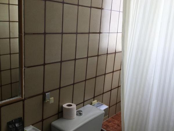 Hostal Alcobia : photo 7 de la chambre chambre quadruple avec salle de bains privative