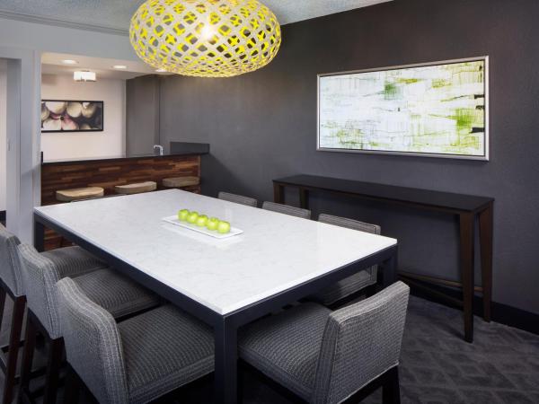 Hyatt Regency Savannah : photo 2 de la chambre suite