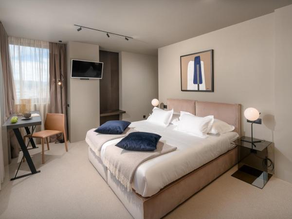 Royal Suites-Sky : photo 2 de la chambre chambre double – vue sur ville